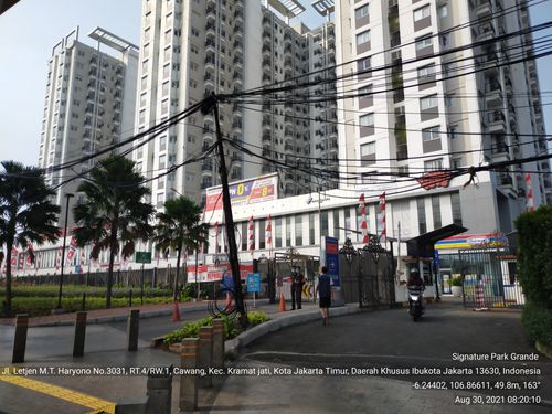 foto gerbang perumahan Apartemen Signature Park Grande