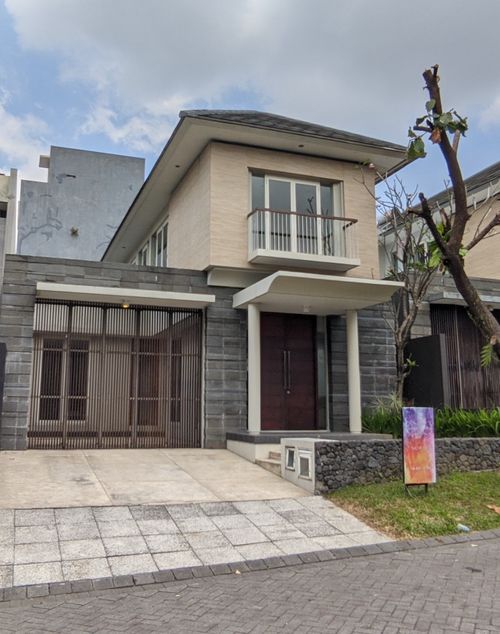 foto tampak rumah tipe ambassador perumahan RIVERSIDE