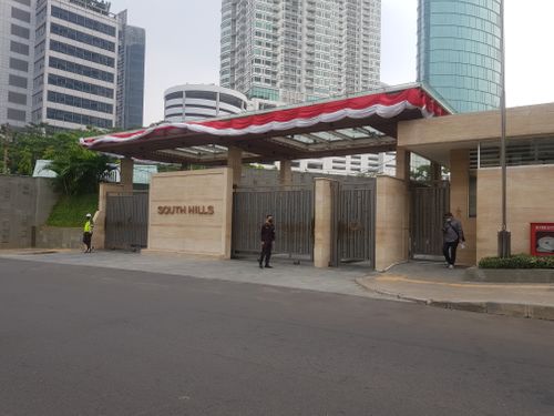 foto gerbang perumahan APARTEMEN SOUTH HILLS