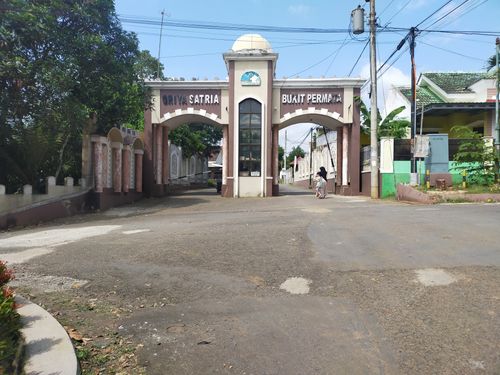 foto gerbang perumahan PERUMAHAN GRIYA SATRIA BUKIT PERMATA TAHAP IV