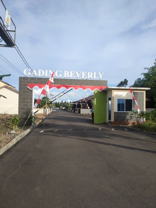 foto gerbang perumahan GADING BEVERLY
