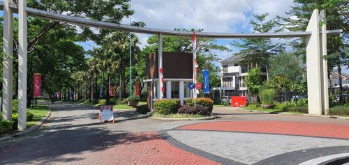 foto gerbang perumahan ROYAL SPRING