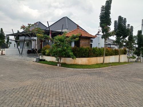 foto contoh rumah perumahan BSB village Aurora Spring Boulevard