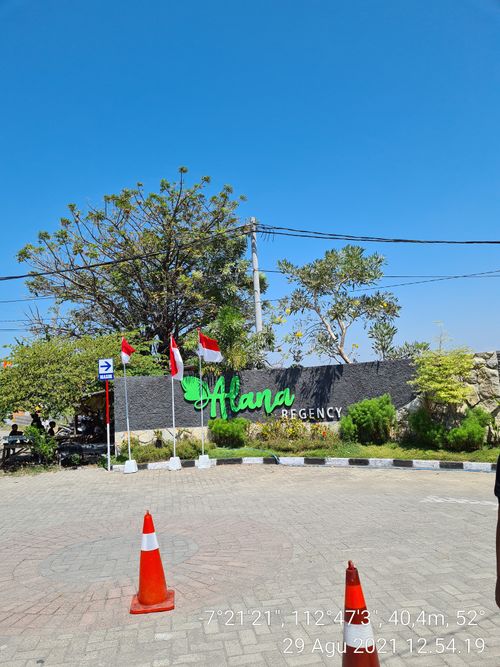 foto gerbang perumahan Alana Regency Tambak Rejo