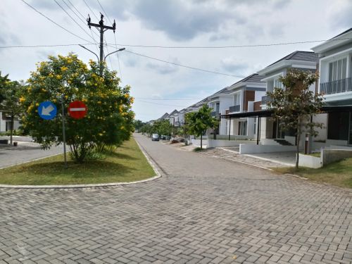foto posisi tengah perumahan BSB Village Aurora Boulevard