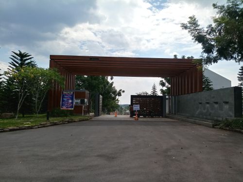 foto gerbang perumahan BSB City Naraya