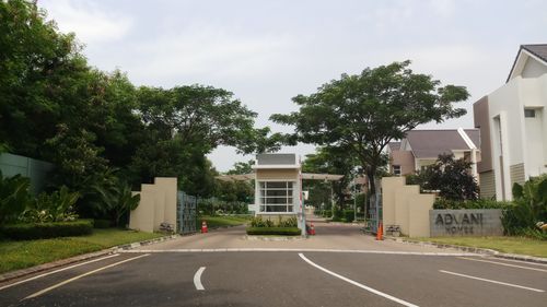 foto gerbang perumahan Summarecon Emerald Karawang - Cluster Advani