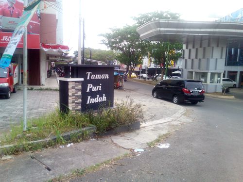 foto gerbang perumahan Taman Puri Indah