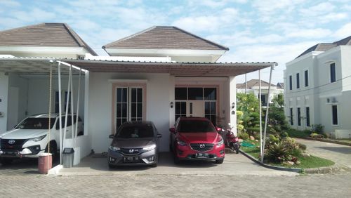 foto tampak rumah tipe CHELSEA POJOK perumahan SOEDIRMAN PARK RESIDENCE