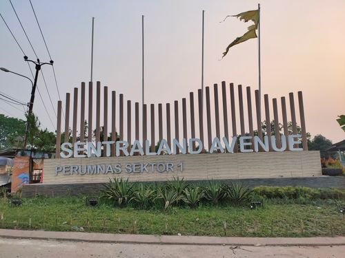 foto gerbang perumahan SENTRALAND AVENUE