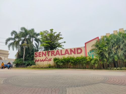 foto gerbang perumahan SENTRALAND PARADISE