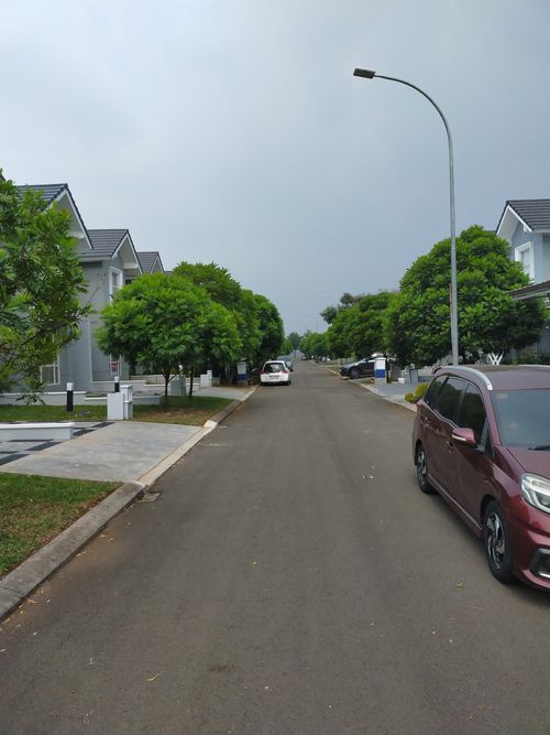 foto posisi tengah perumahan CLUSTER BAHANA, SUVARNA SUTERA