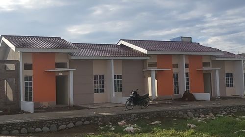foto tampak rumah tipe 36 perumahan PESONA BAROMBONG INDAH