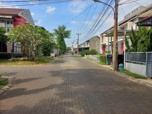 foto posisi tengah perumahan de Botanica - Cimahpar