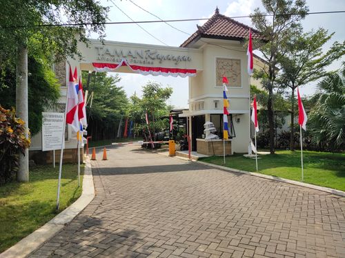 foto gerbang perumahan Perumahan Taman Kayangan RSH