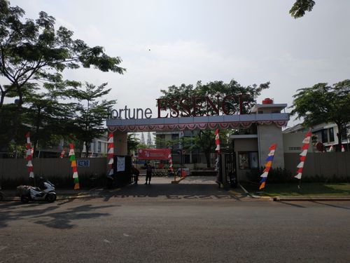 foto gerbang perumahan GRAHA RAYA FORTUNE ESSENCE