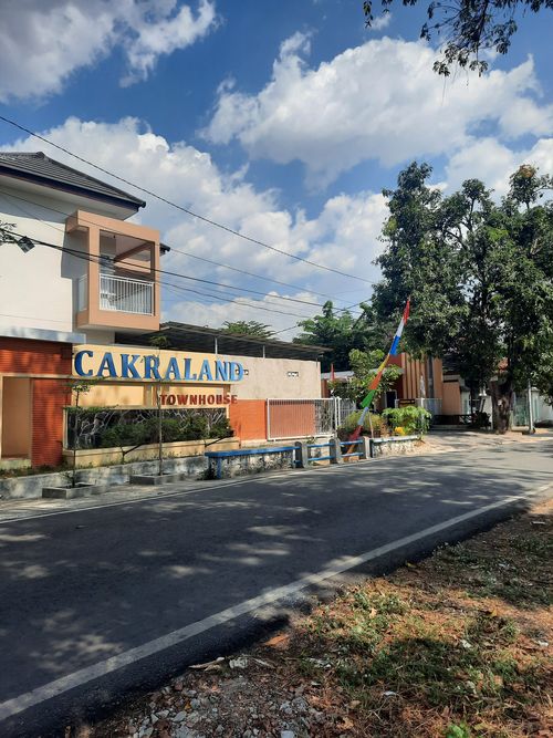 foto gerbang perumahan CAKRA LAND TOWN HOUSE