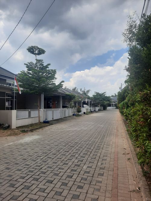 foto posisi tengah perumahan CAKRA LAND TOWN HOUSE