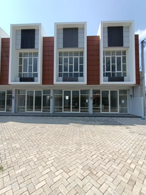 foto tampak rumah tipe Ruko perumahan GRAND CERME REGENCY