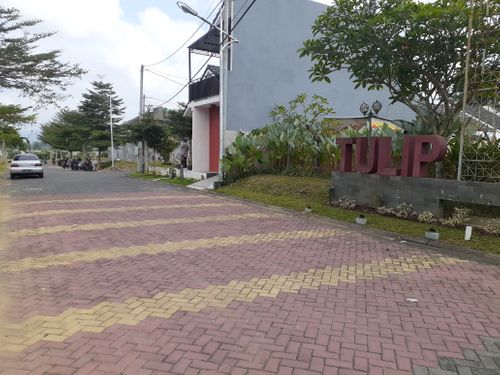 foto gerbang perumahan ALAMANDA ESTATE Cluster TULIP