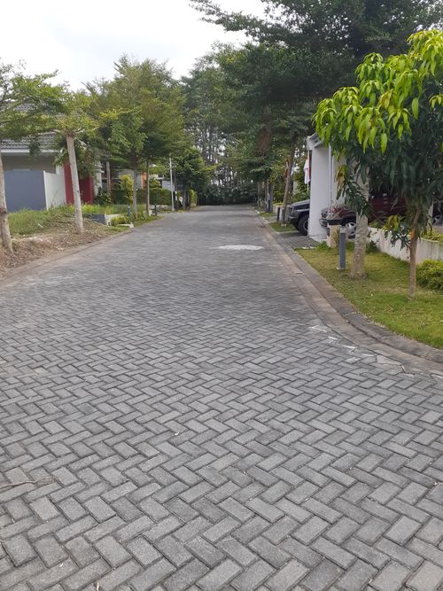 foto posisi tengah perumahan ALAMANDA ESTATE Cluster TULIP
