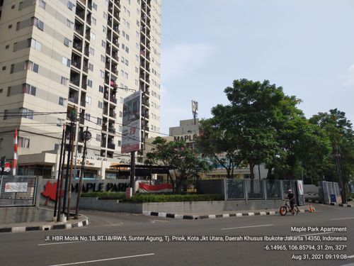 foto gerbang perumahan Apartemen Maple Park