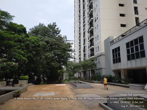 foto posisi tengah perumahan Apartemen Maple Park