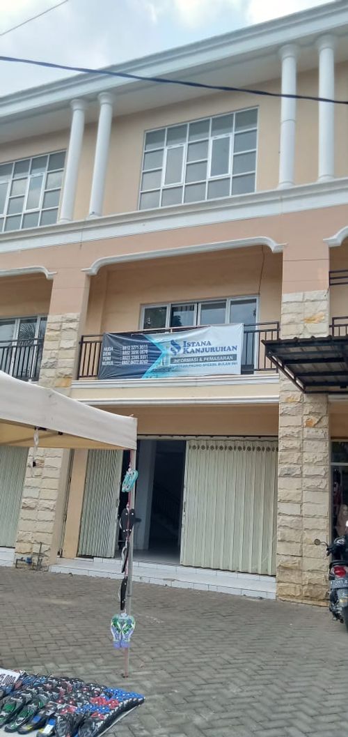 foto tampak rumah tipe 141 perumahan Istana Kanjuruhan