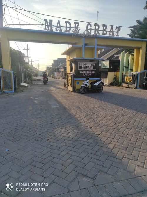 foto gerbang perumahan Made Great Residence