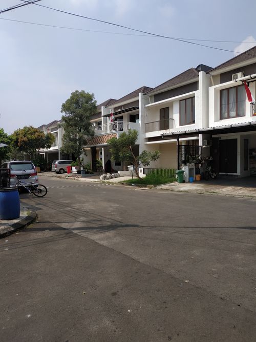 foto posisi tengah perumahan GRAHA RAYA CORNELIA