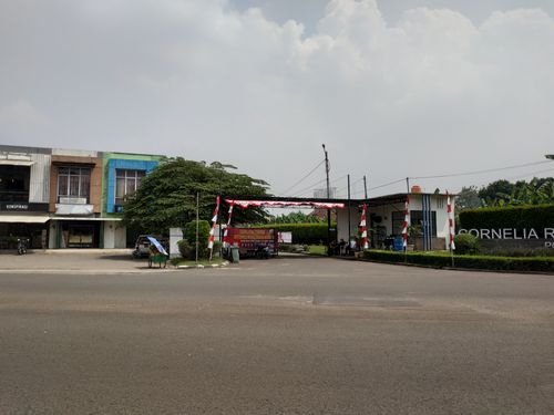 foto gerbang perumahan GRAHA RAYA CORNELIA