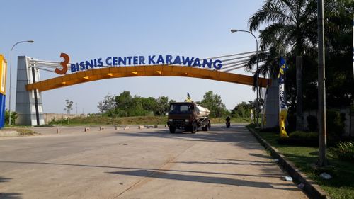 foto gerbang perumahan 3 BISNIS CENTER KARAWANG