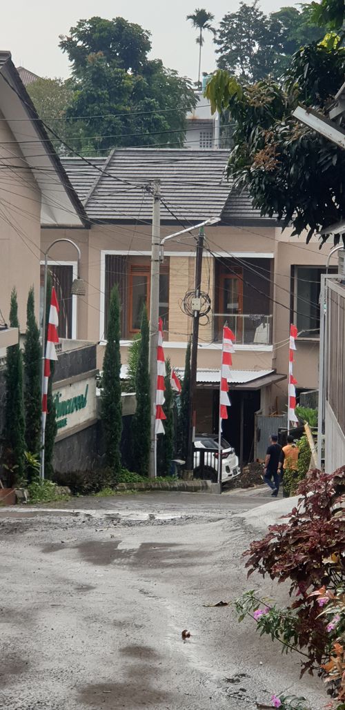 foto gerbang perumahan PINEWOOD TERRACE