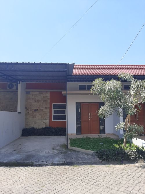 foto tampak rumah tipe 56 perumahan Desa Hijau