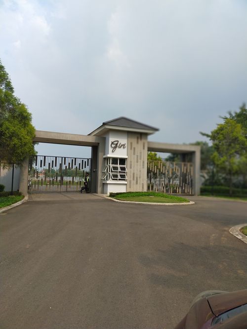 foto gerbang perumahan CLUSTER GIRI, SUVARNA SUTERA