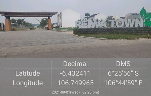 foto gerbang perumahan Heartful Town