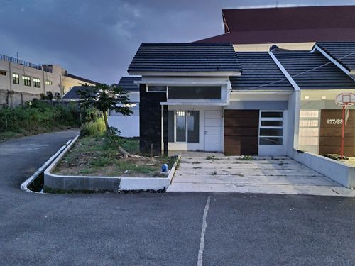 foto tampak rumah tipe 45/182 (HOOK) perumahan Bumi Parahyangan Kencana Soreang