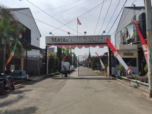 foto gerbang perumahan Matahari Cigado Regency