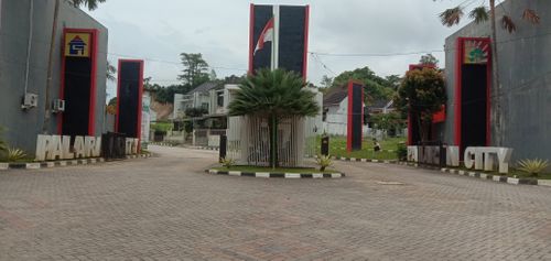 foto gerbang perumahan palaran city