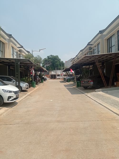 foto posisi tengah perumahan PERUMAHAN EMERALD TERRACE