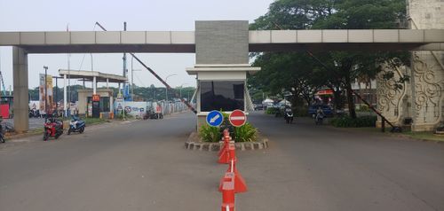 foto gerbang perumahan Grand Taruma