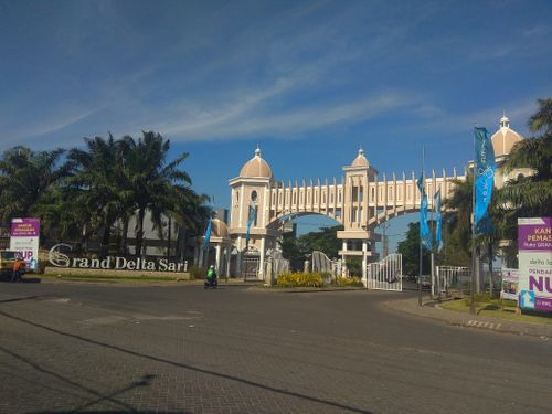 foto gerbang perumahan GRAND DELTA SARI
