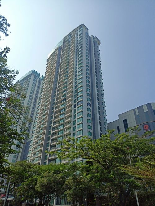 foto tampak rumah tipe New Royal A-07 perumahan St. Moritz Puri