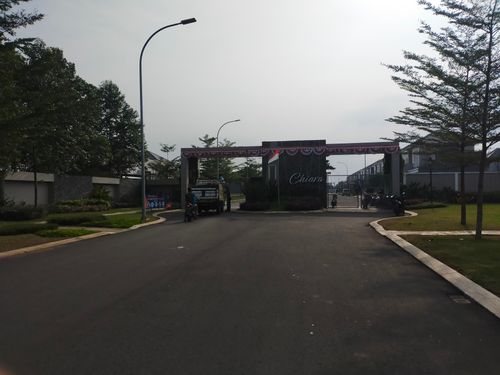 foto gerbang perumahan CLUSTER CHIARA, SUVARNA SUTERA