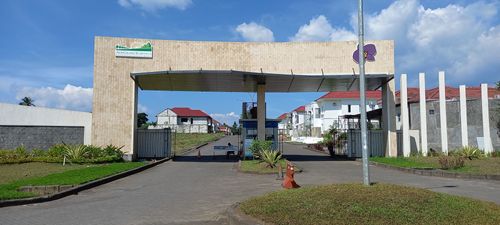 foto gerbang perumahan Casa De Viola