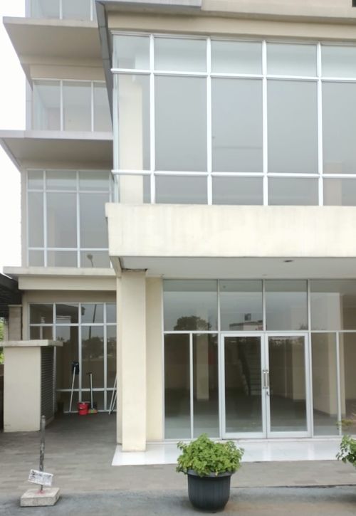 foto tampak rumah tipe RUKO perumahan VICTORIASQUARE