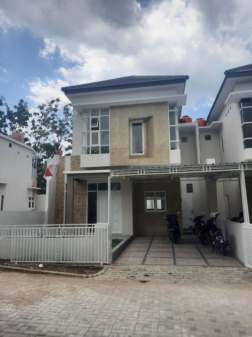 foto tampak rumah tipe 98 perumahan CAKRA LAND TOWN HOUSE