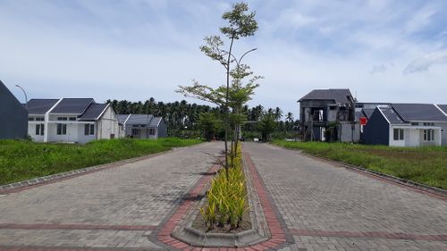foto posisi tengah perumahan Kawanua Emerald City Cluster Amethyst