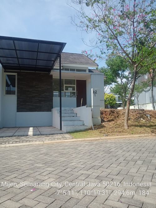 foto tampak rumah tipe Amarilis perumahan BSB Village Aurora Terrace