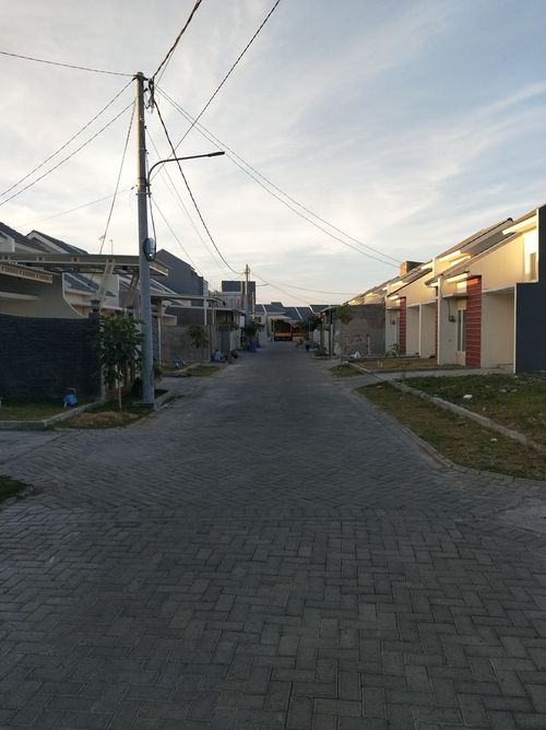 foto posisi tengah perumahan TAMAN PONDOK LEGI 5
